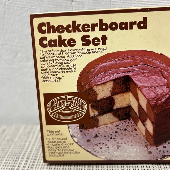 Vintage Classic checkerboard cake bakeware kit - Picture 2 of 7
